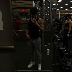 Meet your Posher, Max